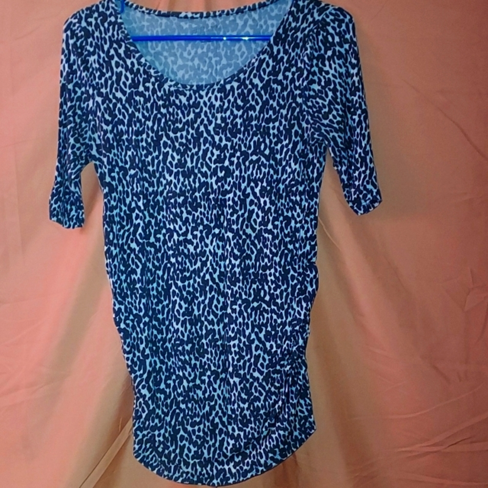 A glow maternity shirt